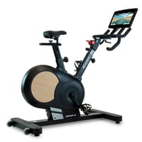 Hochwertiges Heimtrainer-Fahrrad: Xcalibur Magnetic Eichen Multimedia H9340TFT mit Magnetbremssystem und 24 Widerstandsstufen Hochwertiges Heimtrainer-Fahrrad: Xcalibur Magnetic Eichen Multimedia H9340TFT mit Magnetbremssystem und 24 Widerstandsstufen