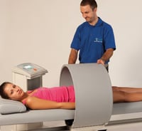 Manuelle Gleittrage aus Aluminium mit hoher Gleitschiene und 2 W.I.S.-Zylindern.