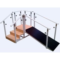 Dreistufenleiter: mit Handläufen und höhenverstellbar (mit oder ohne Rampe)