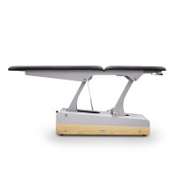 Elektrische Massageliege SWOP 2L Starter: Multidisziplinär, nahtlose Polsterung, höhenverstellbarer Motor und einziehbare Räder ... Geländegängig und vielseitig. Elektrische Massageliege SWOP 2L Starter: Multidisziplinär, nahtlose Polsterung, höhenverstellbarer Motor und einziehbare Räder ... Geländegängig und vielseitig.