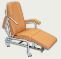 Kinefis Dynamic Geriatrie-Klinik-Ergonomiestuhl mit klappbarem Sitz, Rückenlehne und Armlehnen sowie vier drehbaren Rädern