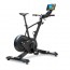 BH Exercycle V2 Indoor-Bike: Smart Bike, das eine Ergonomie und ein Haltungsgefühl bietet, das dem eines Mountainbikes (MTB) sehr ähnlich ist BH Exercycle V2 Indoor-Bike: Smart Bike, das eine Ergonomie und ein Haltungsgefühl bietet, das dem eines Mountainbikes (MTB) sehr ähnlich ist